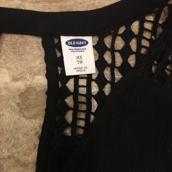 Old Navy Sleeveless Blouse - Picture 3 of 7